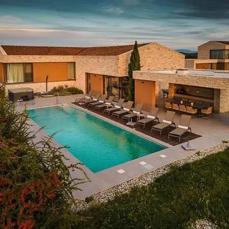 Luxury With A Swimming Pool Brtonigla, Novigrad - 26966 Vila Brtonigla