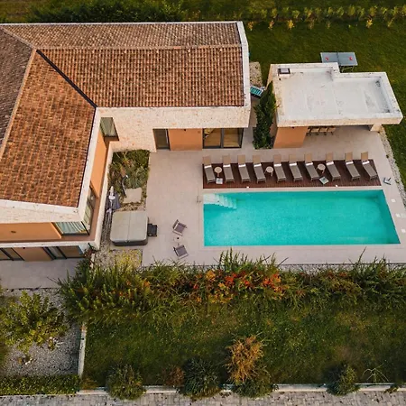 Luxury With A Swimming Pool Brtonigla, Novigrad - 26966 *