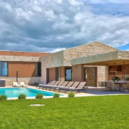 Luxury With A Swimming Pool Brtonigla, Novigrad - 26966 *